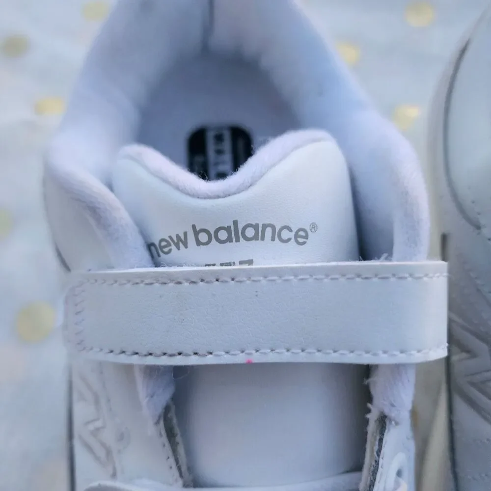 Women’s New Balance Cushioned White Walking Athletic Shoes Size 8.5